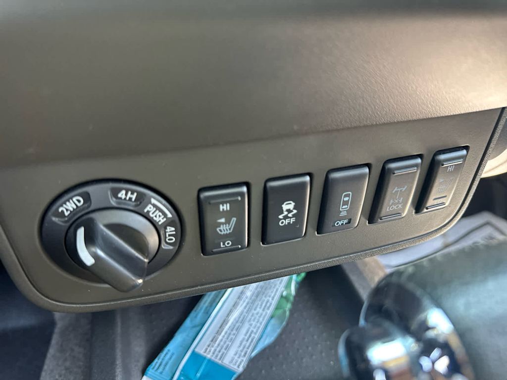 Thumbnail: 2016 Nissan Frontier - 27
