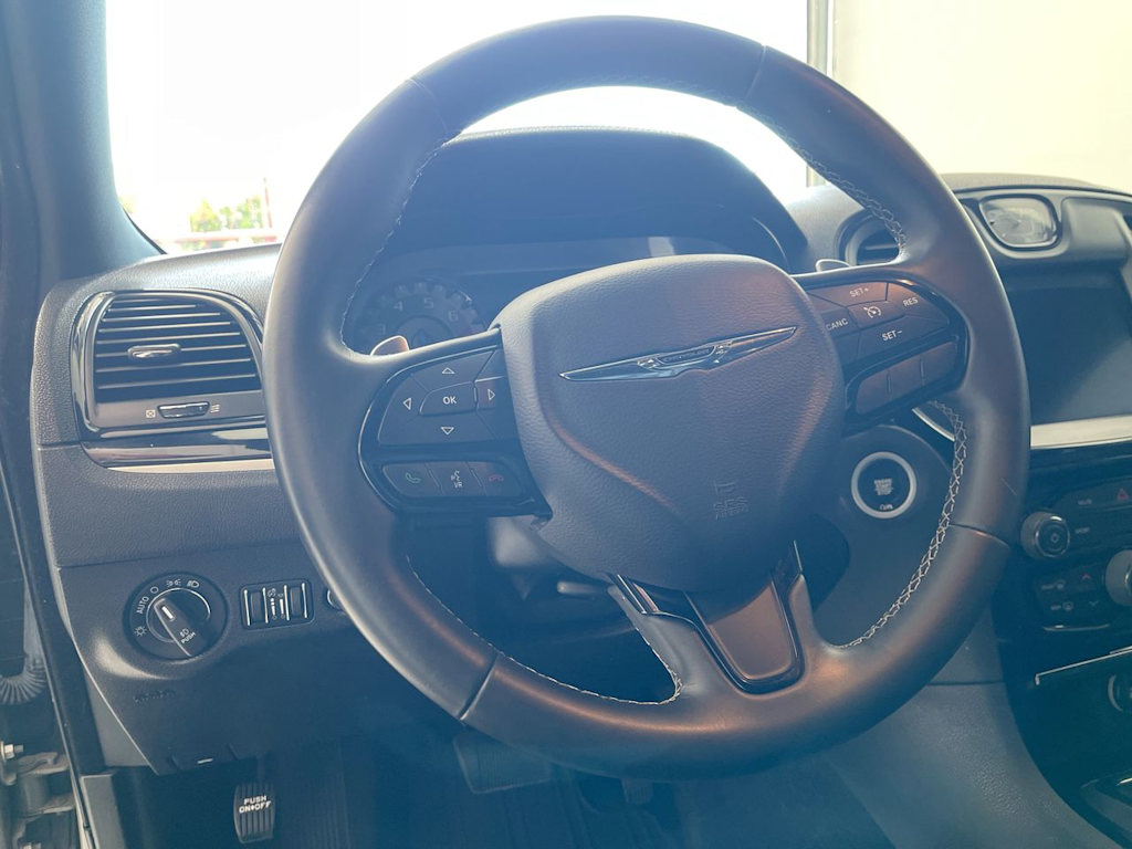 Thumbnail: 2017 Chrysler 300 - 2