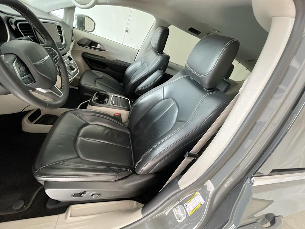 Thumbnail: 2022 Chrysler Pacifica - 9