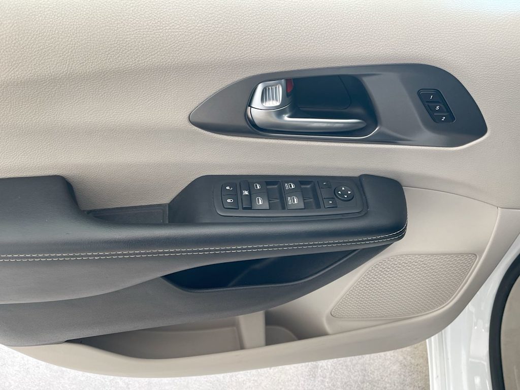 Thumbnail: 2023 Chrysler Pacifica - 23