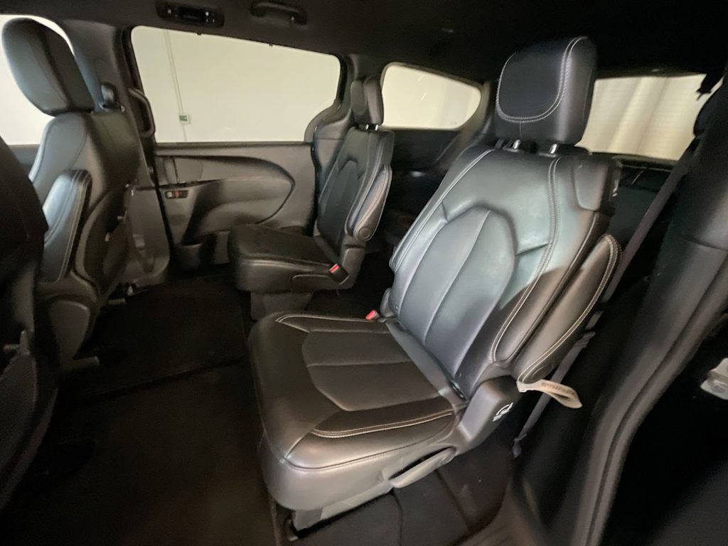 Thumbnail: 2025 Chrysler Pacifica - 10