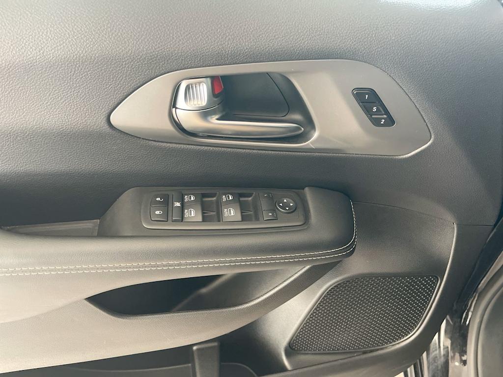 Thumbnail: 2025 Chrysler Pacifica - 22