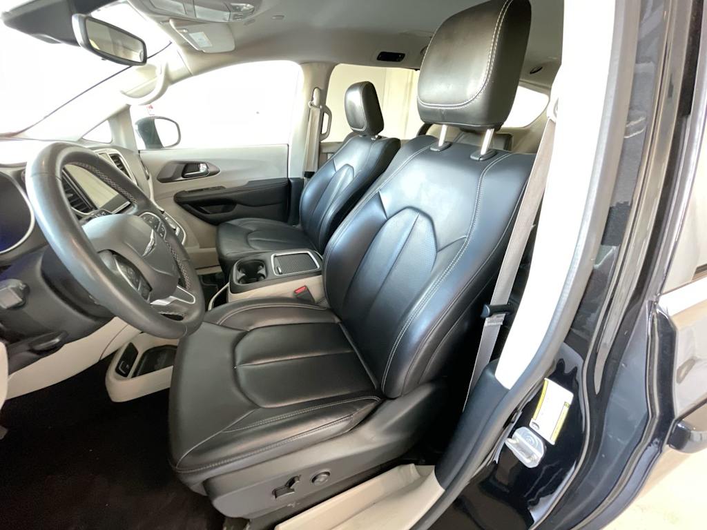 Thumbnail: 2023 Chrysler Pacifica - 10