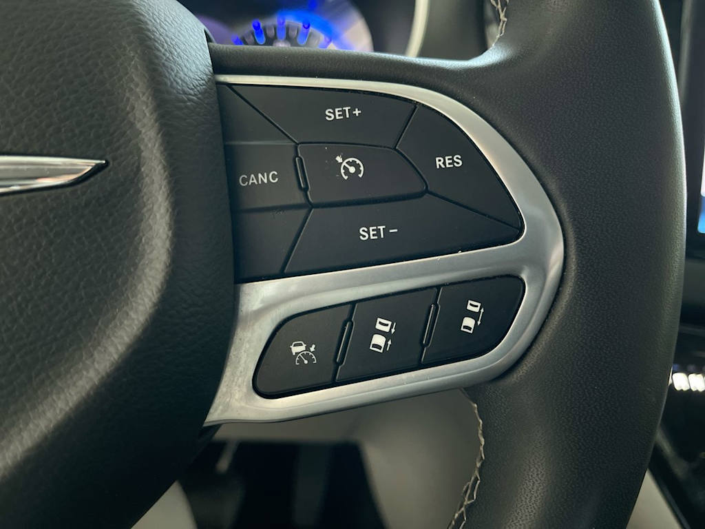 Thumbnail: 2023 Chrysler Pacifica - 30