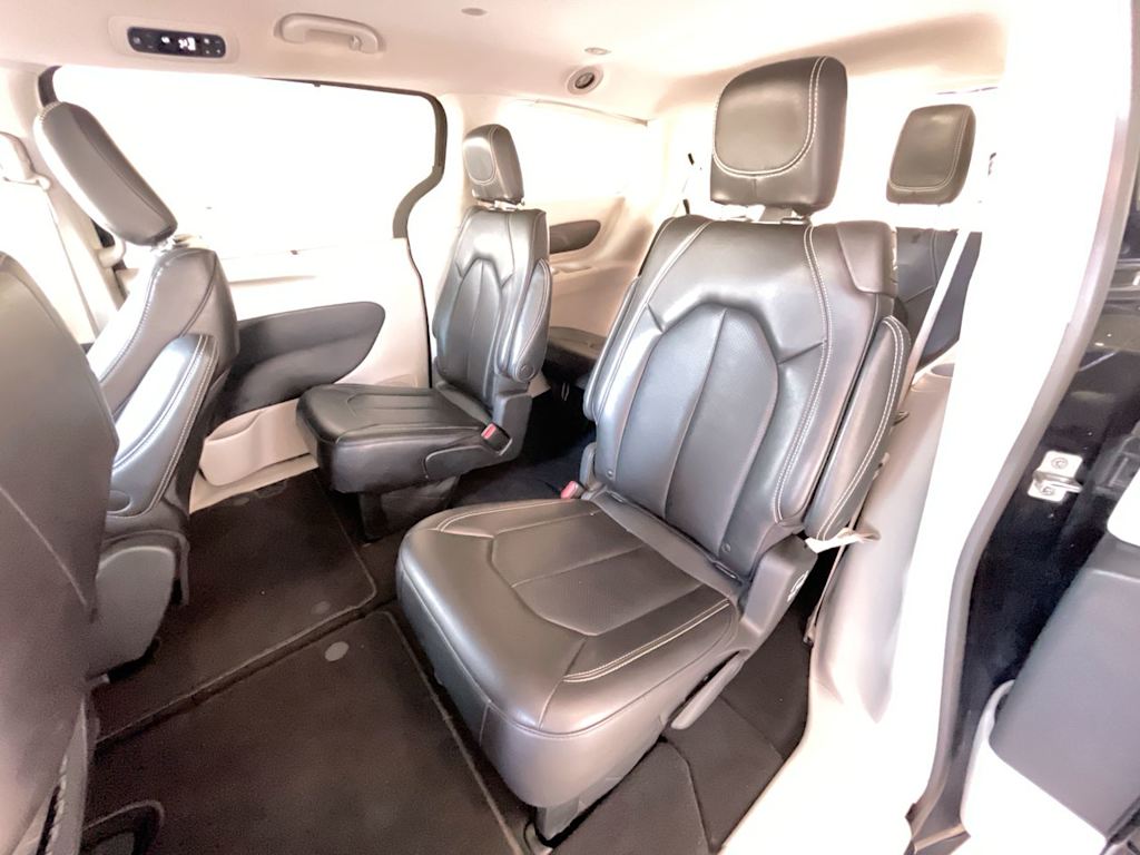 Thumbnail: 2023 Chrysler Pacifica - 12