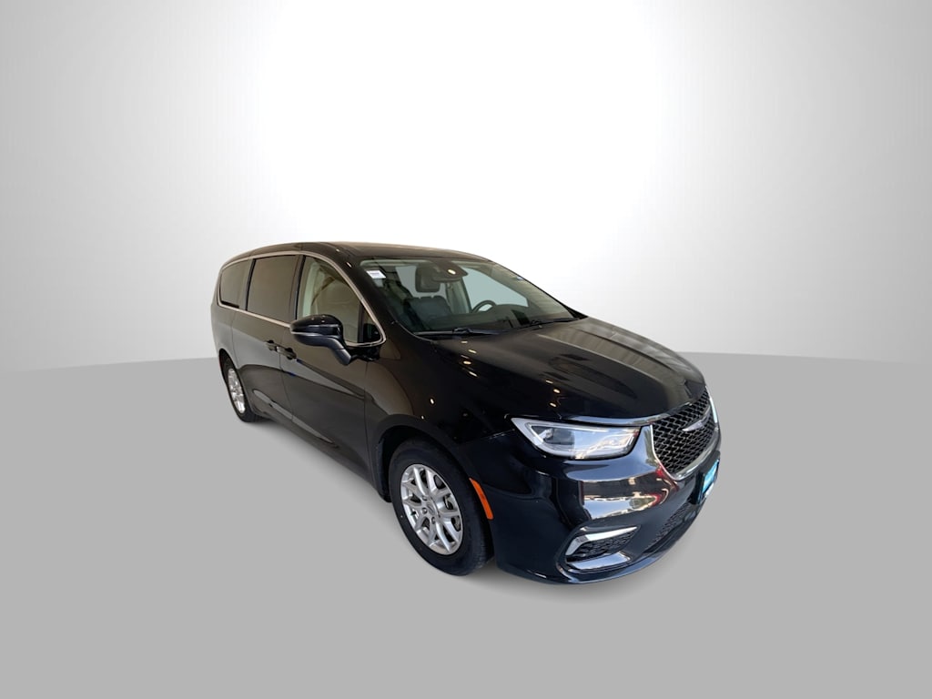 Thumbnail: 2023 Chrysler Pacifica - 7