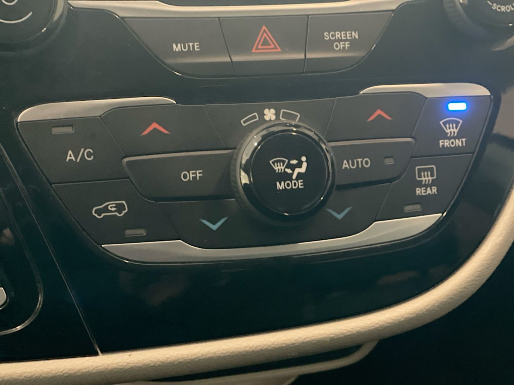 2023 Chrysler Pacifica Touring L 25