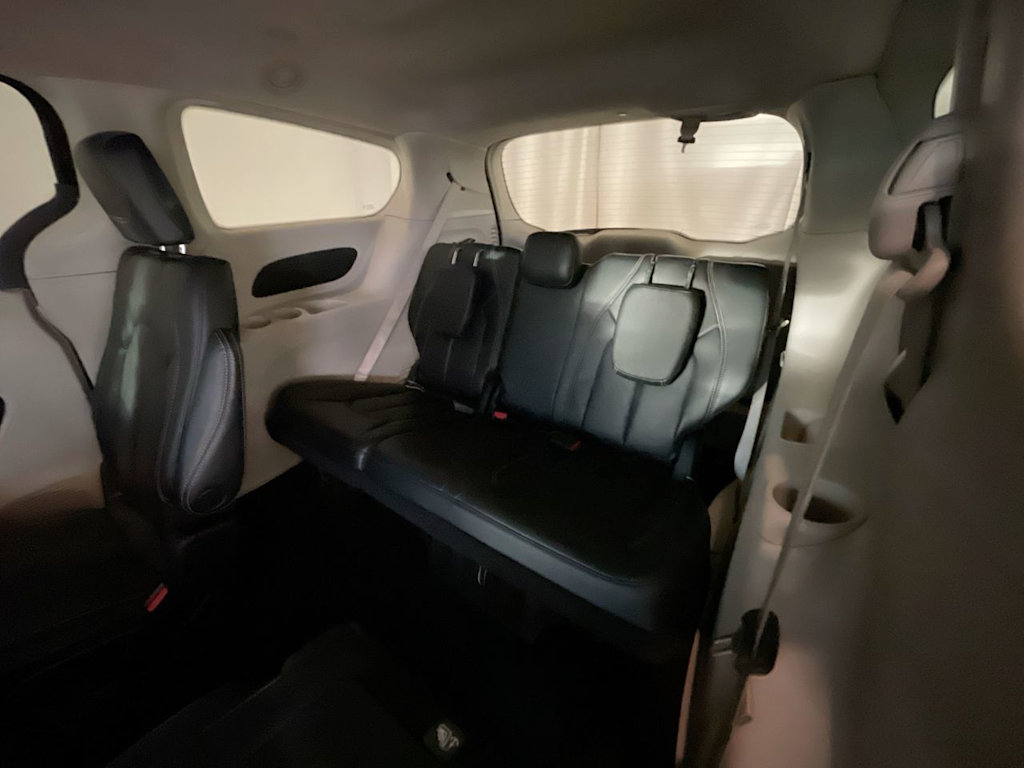 2023 Chrysler Pacifica Touring L 27