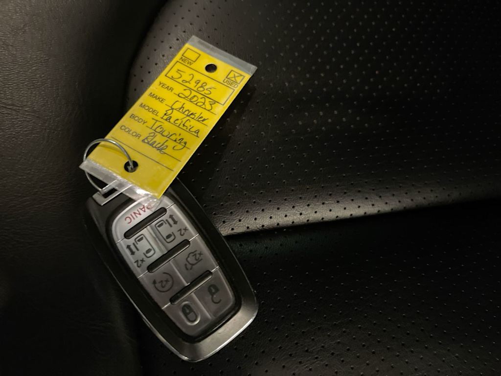 2023 Chrysler Pacifica Touring L 16