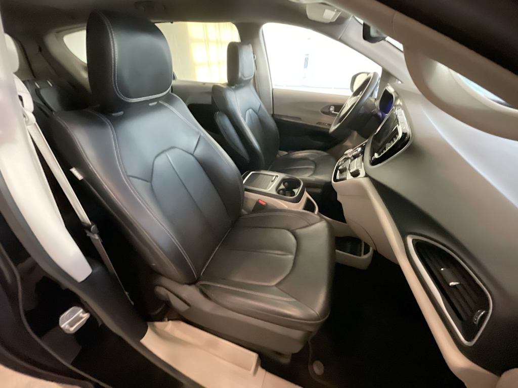 2023 Chrysler Pacifica Touring L 10