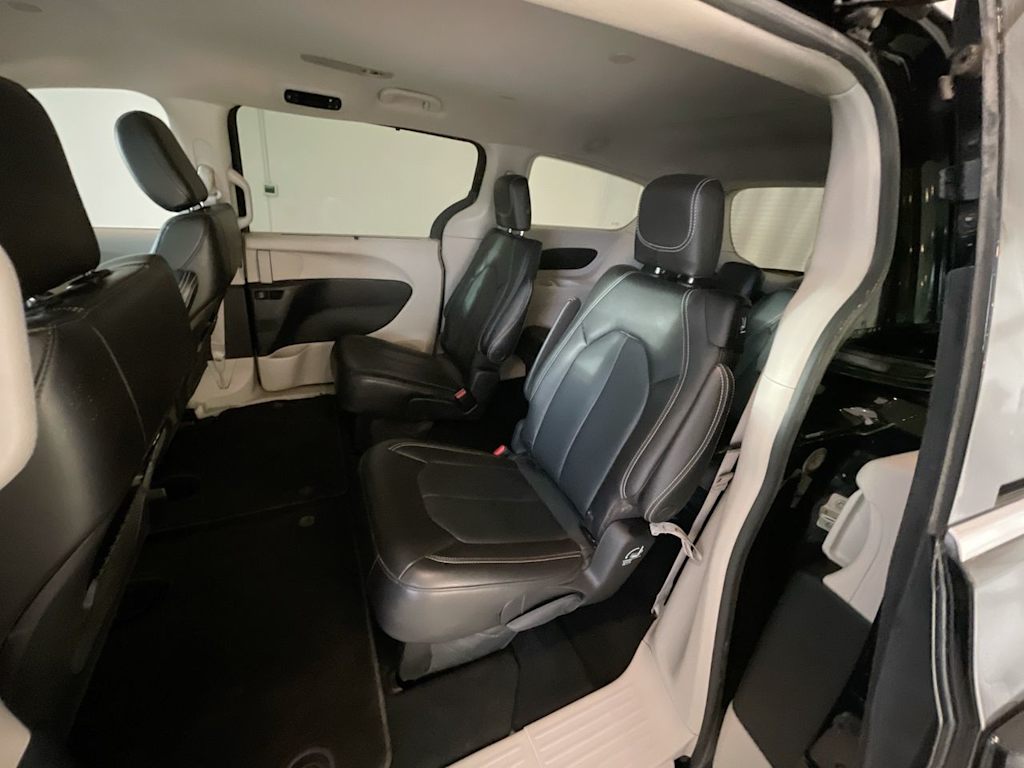 2023 Chrysler Pacifica Touring L 11