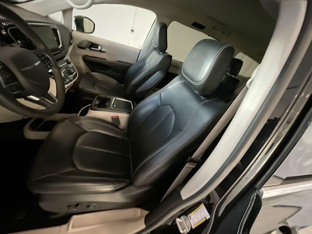 2023 Chrysler Pacifica Touring L 9