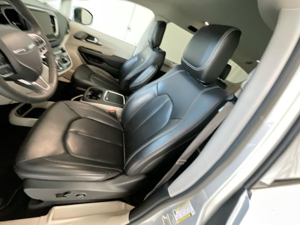 Thumbnail: 2023 Chrysler Pacifica - 8