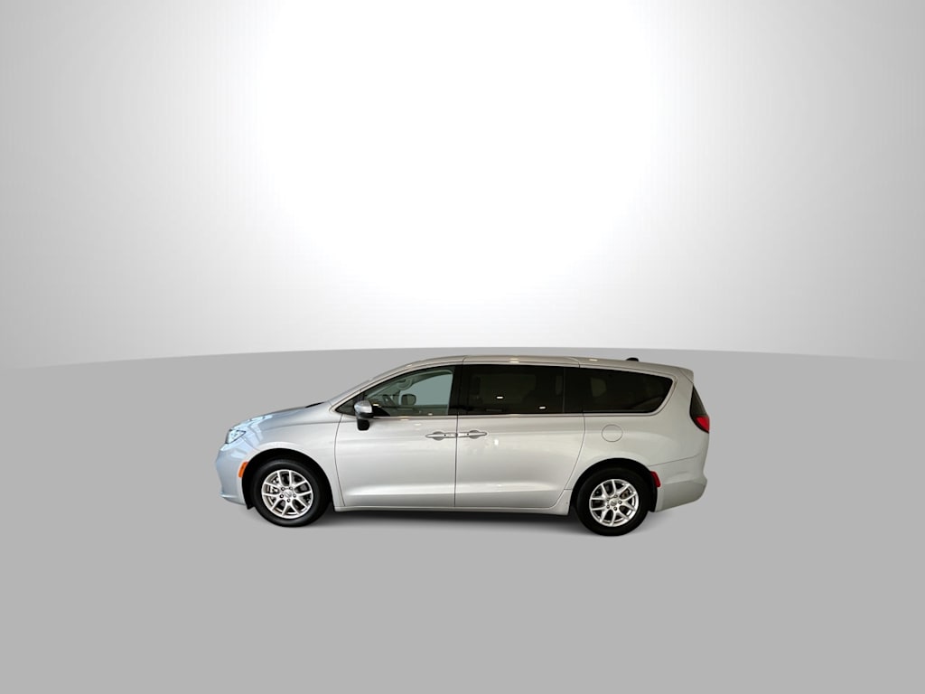 Thumbnail: 2023 Chrysler Pacifica - 17
