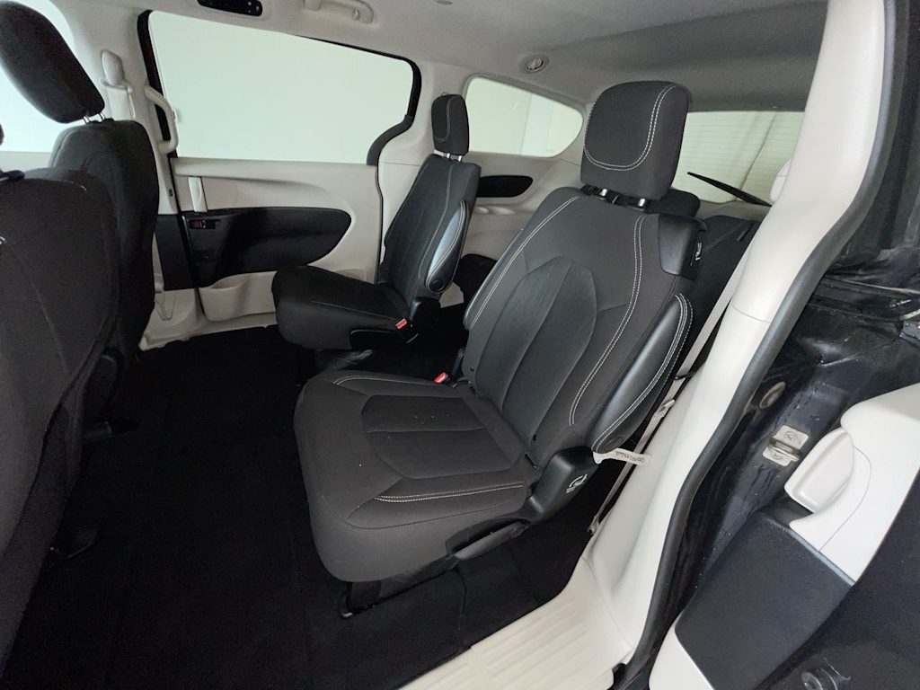 Thumbnail: 2023 Chrysler Voyager - 25
