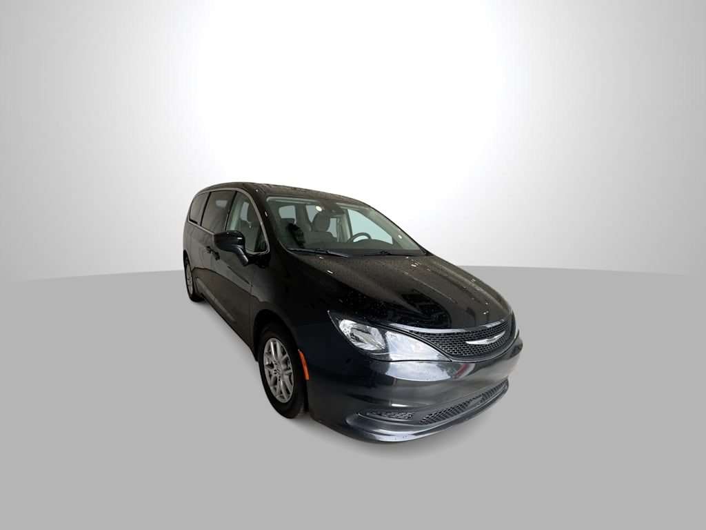 Thumbnail: 2023 Chrysler Voyager - 7