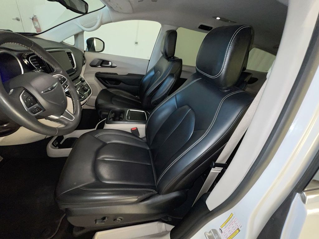 Thumbnail: 2023 Chrysler Pacifica - 8