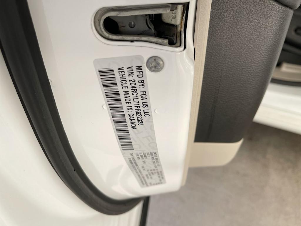 Thumbnail: 2023 Chrysler Pacifica - 16