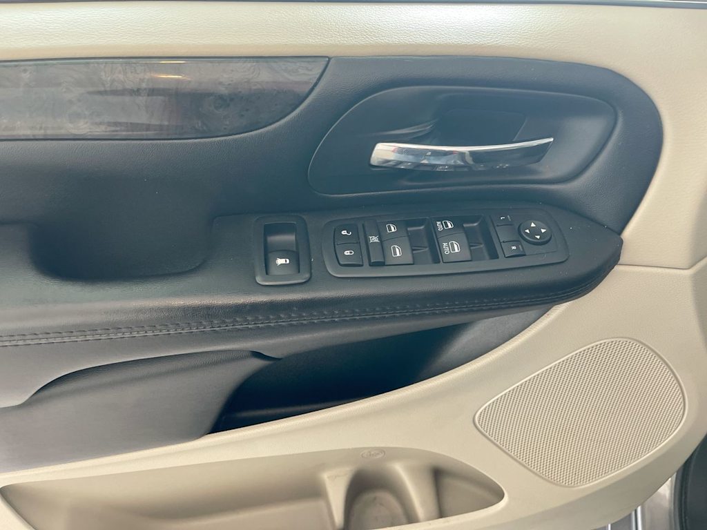 Thumbnail: 2017 Dodge Grand Caravan - 21