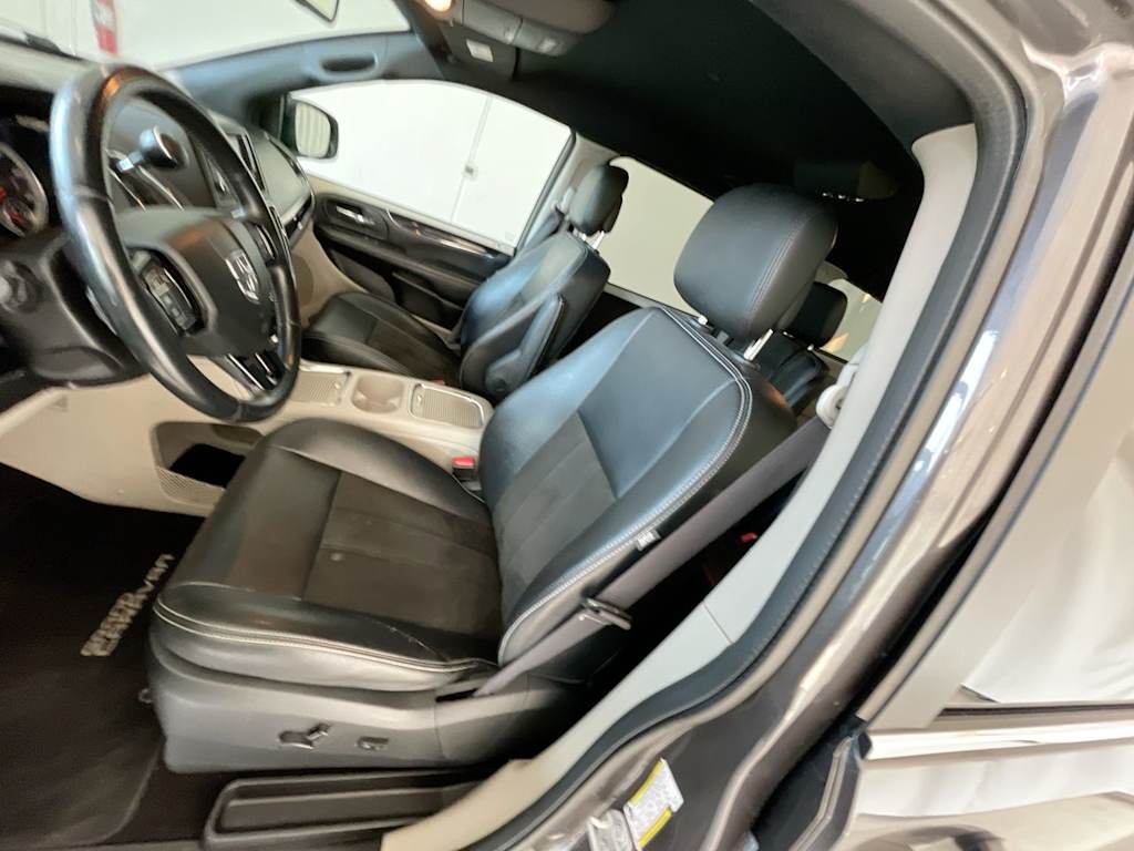 Thumbnail: 2019 Dodge Grand Caravan - 9