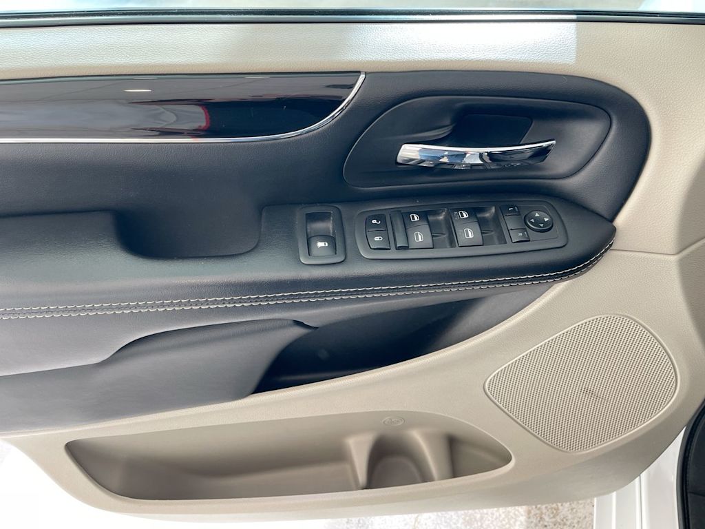 Thumbnail: 2019 Dodge Grand Caravan - 23