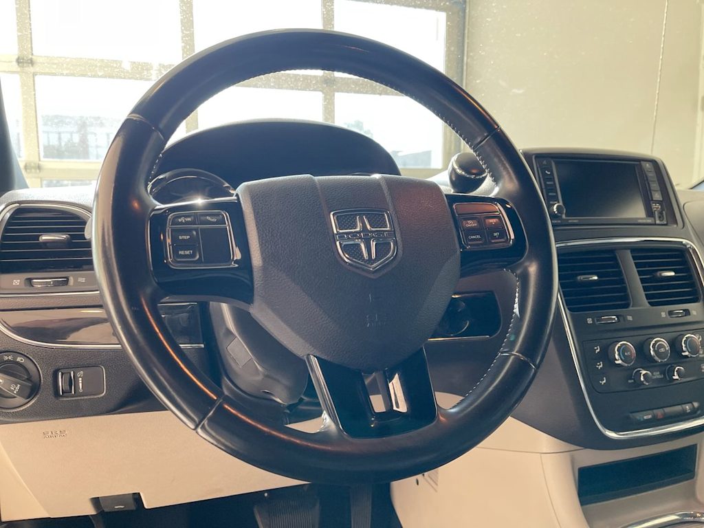 Thumbnail: 2019 Dodge Grand Caravan - 2