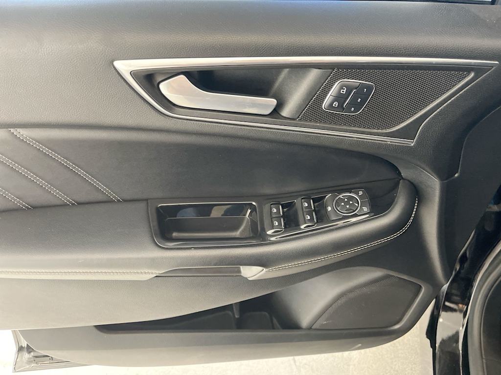 Thumbnail: 2016 Ford Edge - 22