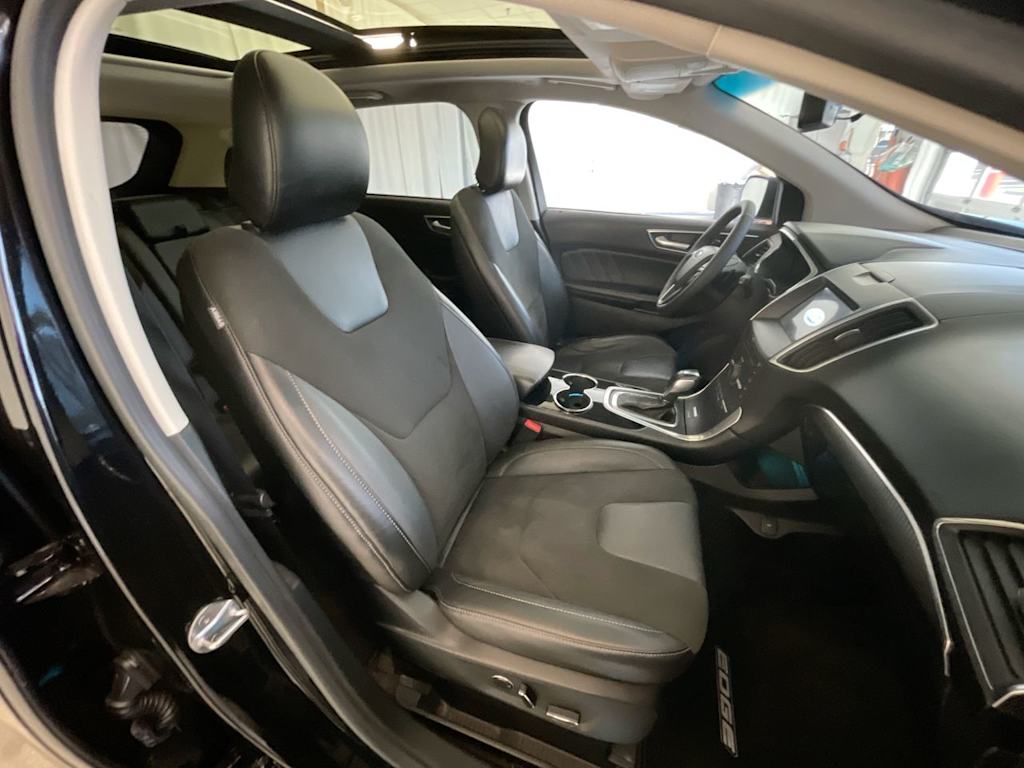 Thumbnail: 2016 Ford Edge - 11