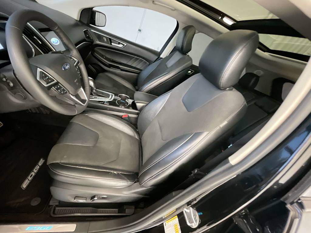 Thumbnail: 2016 Ford Edge - 10