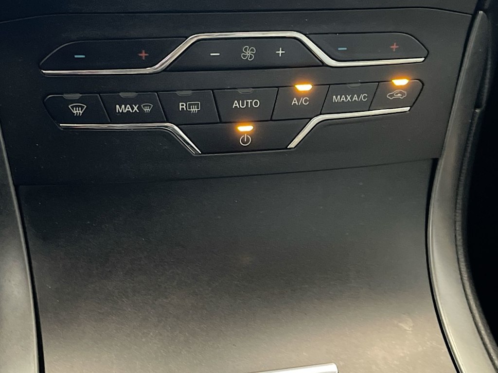 Thumbnail: 2020 Ford Edge - 25