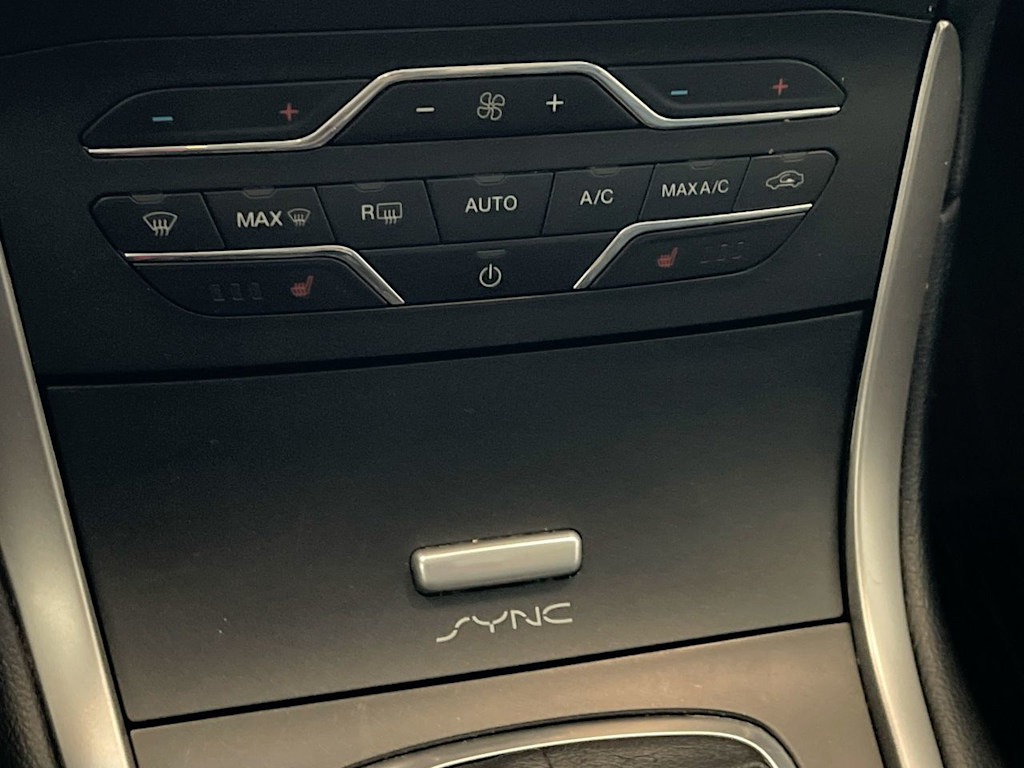 Thumbnail: 2018 Ford Edge - 24
