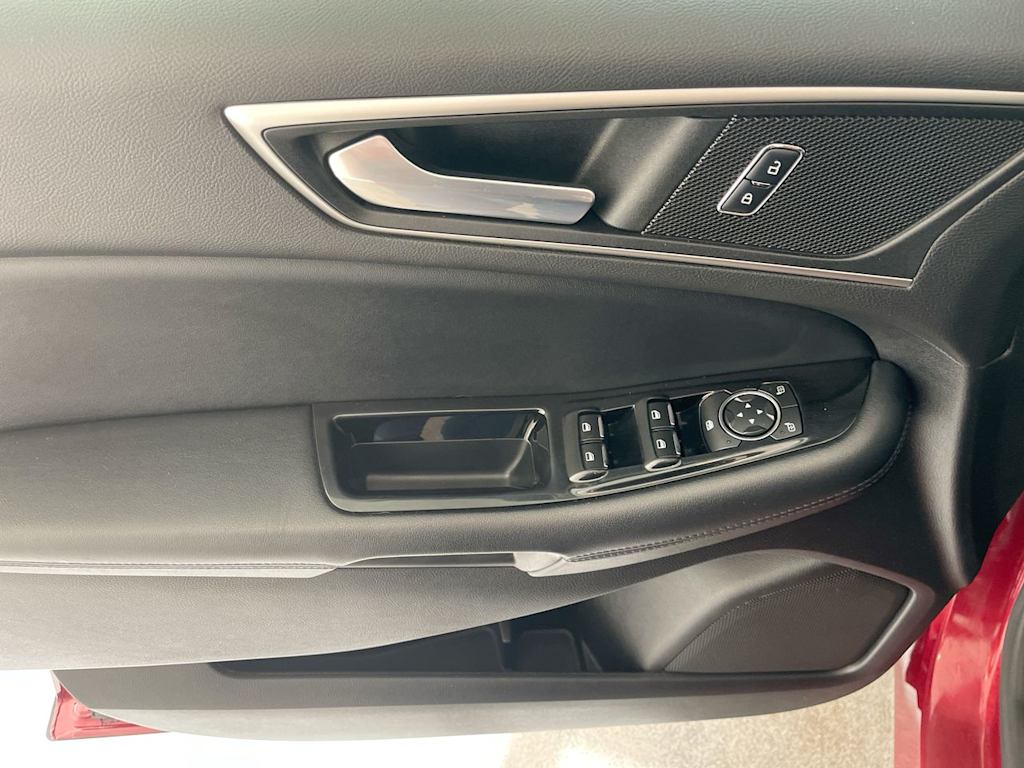 Thumbnail: 2016 Ford Edge - 22