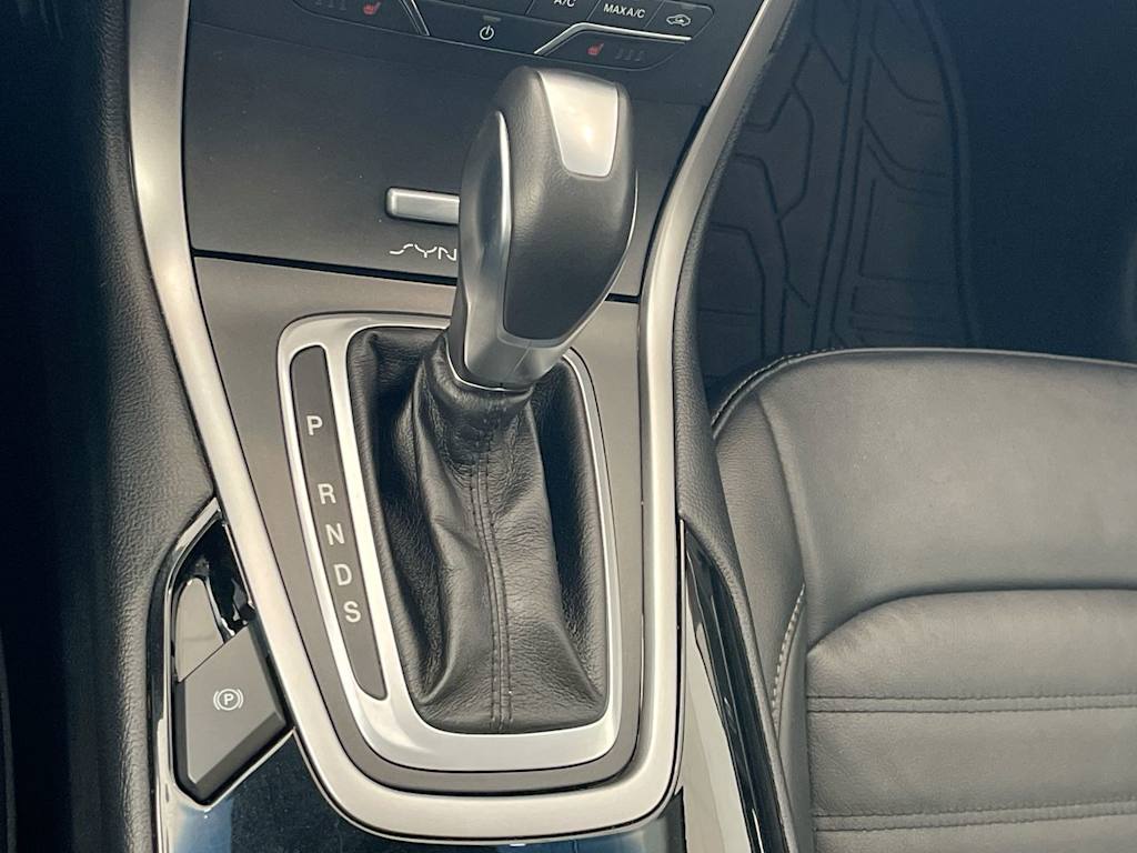 Thumbnail: 2016 Ford Edge - 11