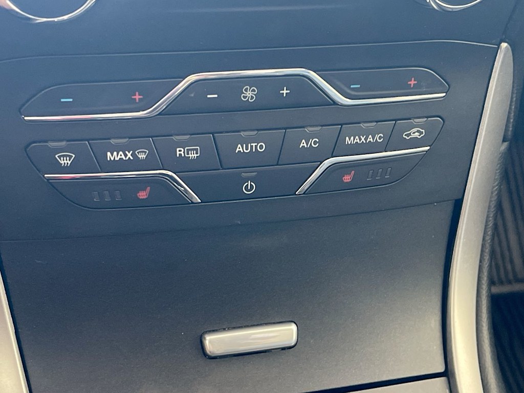Thumbnail: 2018 Ford Edge - 26