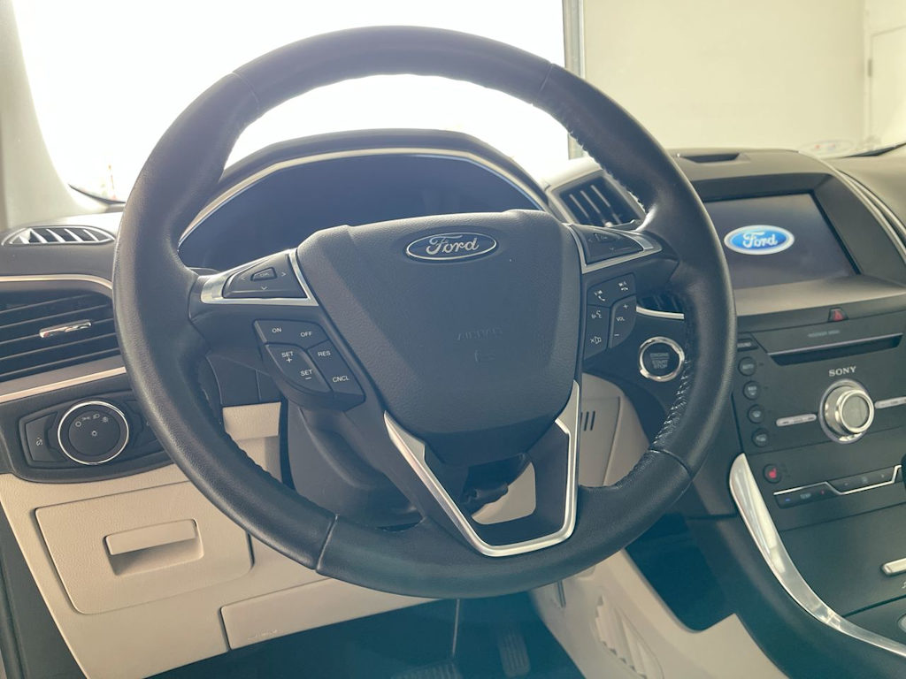 Thumbnail: 2017 Ford Edge - 2