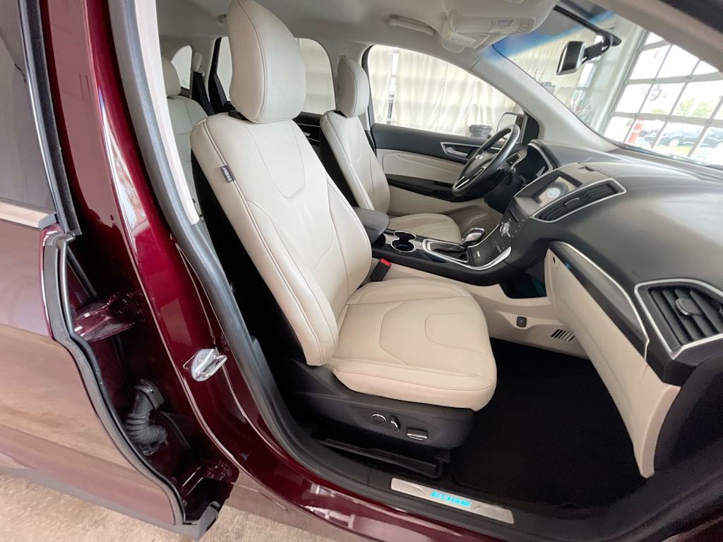 Thumbnail: 2017 Ford Edge - 27
