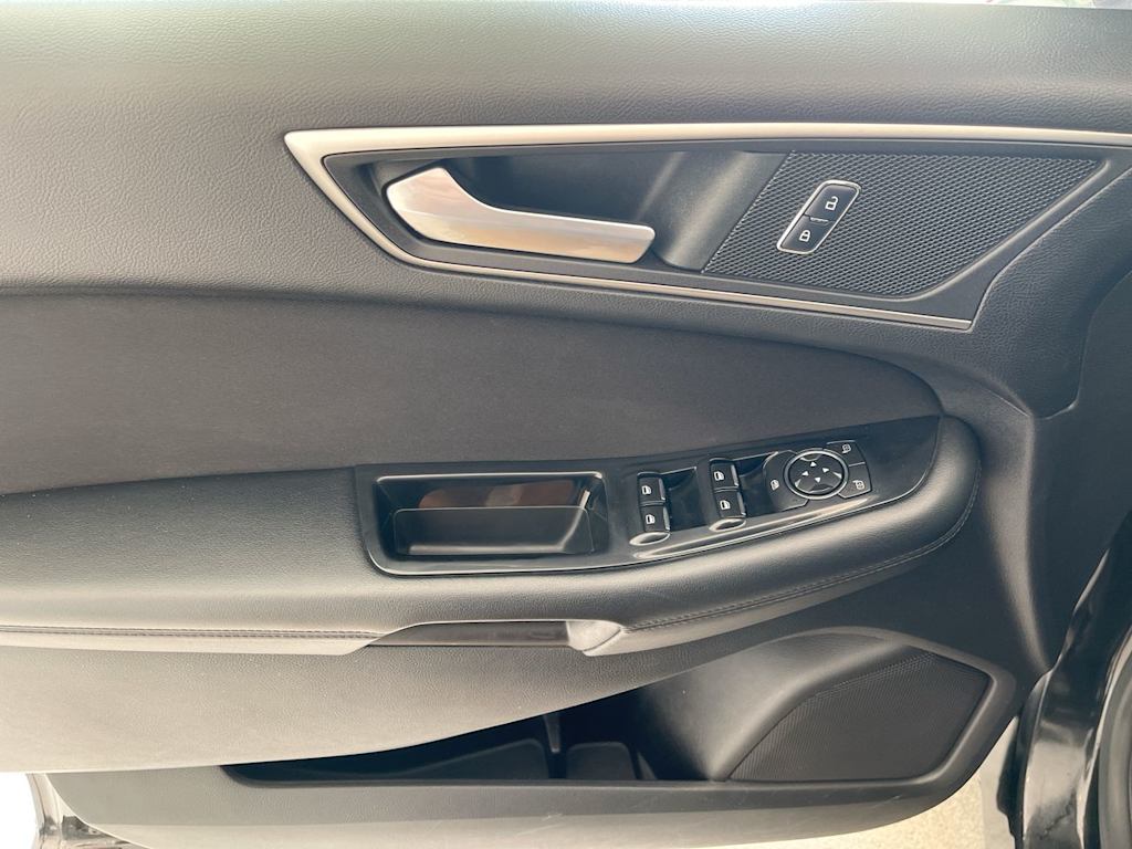 Thumbnail: 2015 Ford Edge - 23