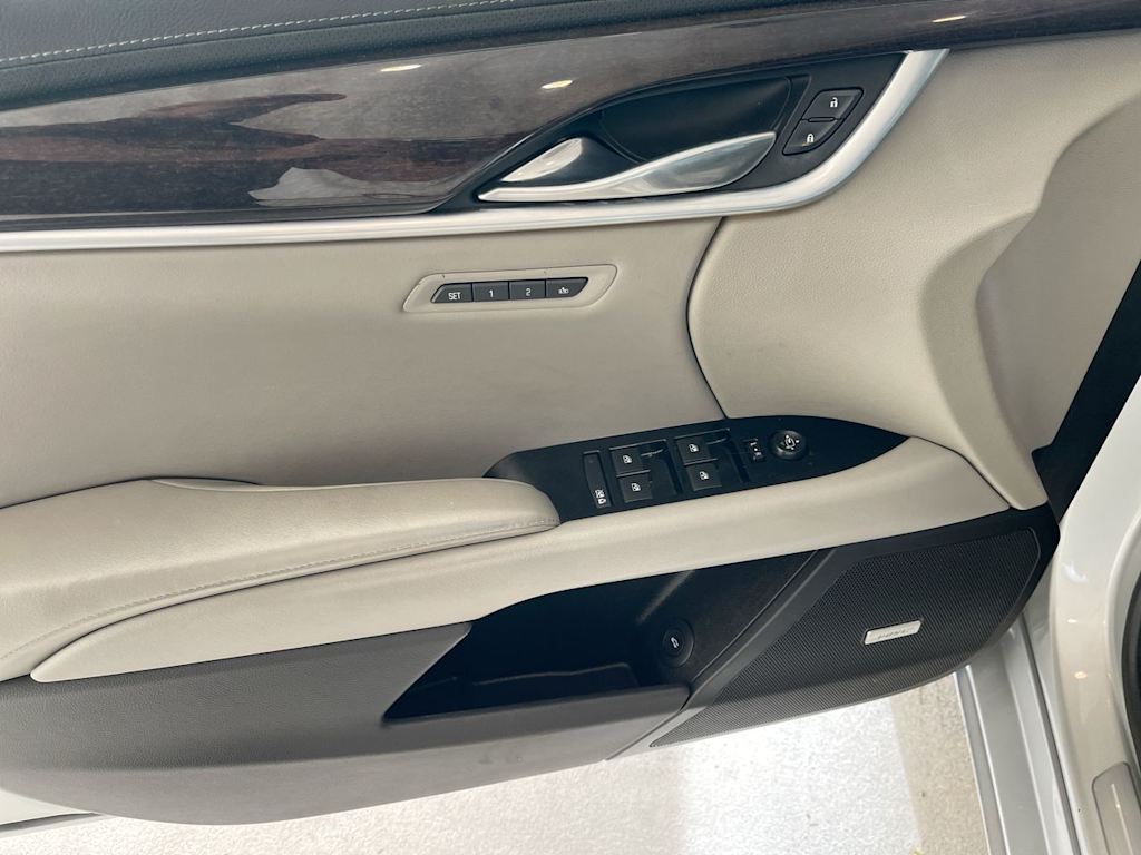 Thumbnail: 2015 Cadillac XTS - 24