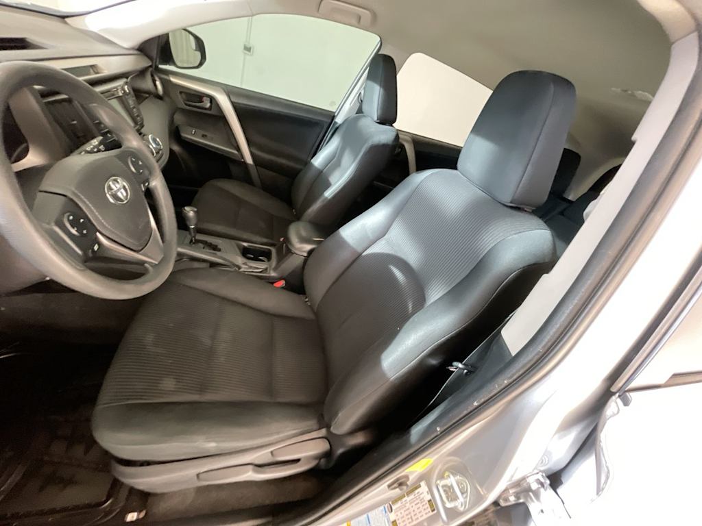 2016 Toyota RAV4 LE 8