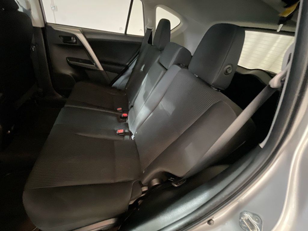 2016 Toyota RAV4 LE 10
