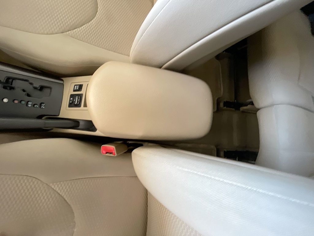 Thumbnail: 2012 Toyota RAV4 - 25