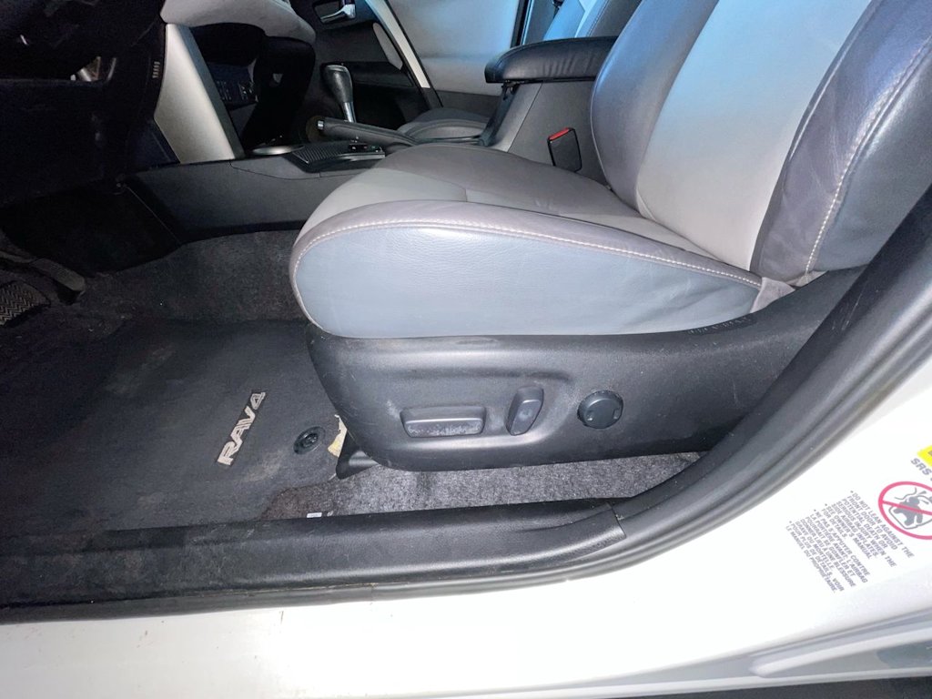 Thumbnail: 2015 Toyota RAV4 - 21