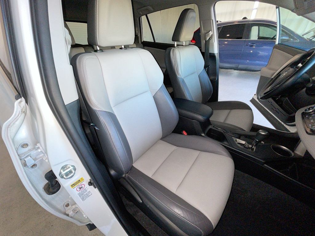 Thumbnail: 2015 Toyota RAV4 - 9