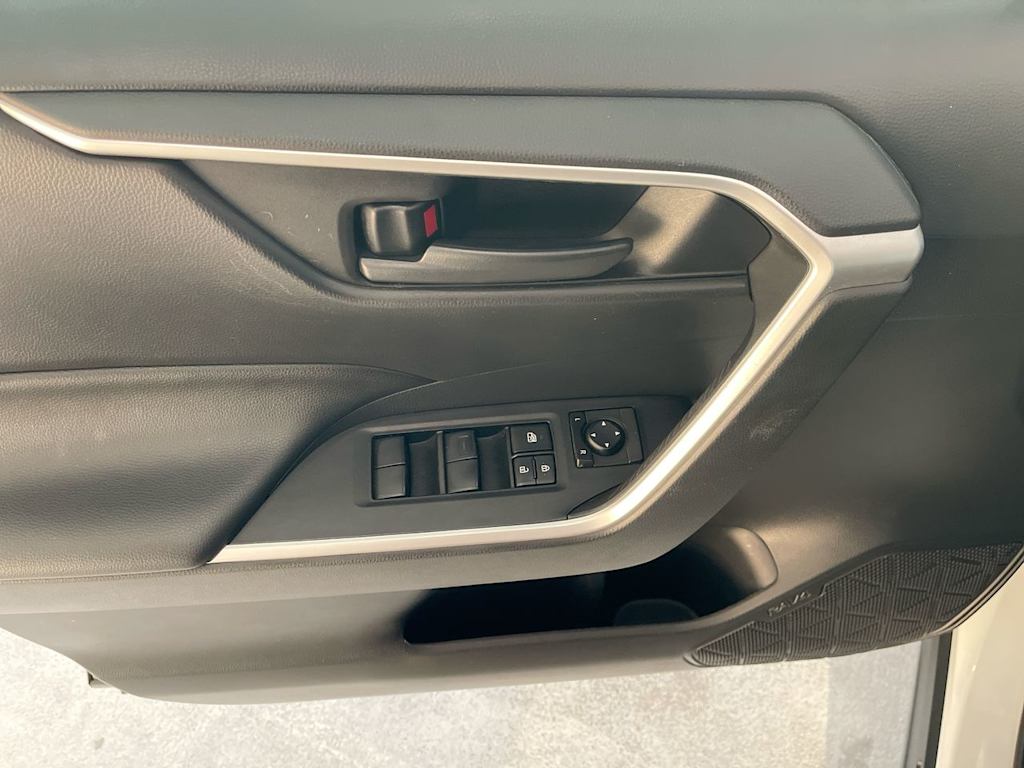 Thumbnail: 2019 Toyota RAV4 - 23