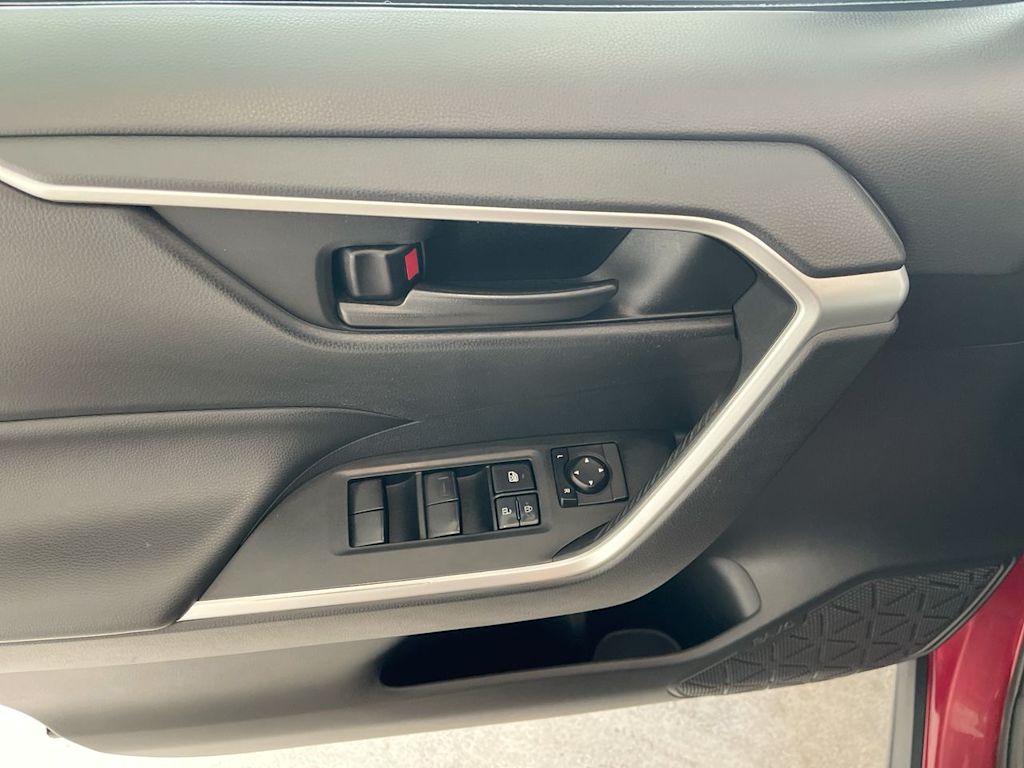 Thumbnail: 2019 Toyota RAV4 - 23