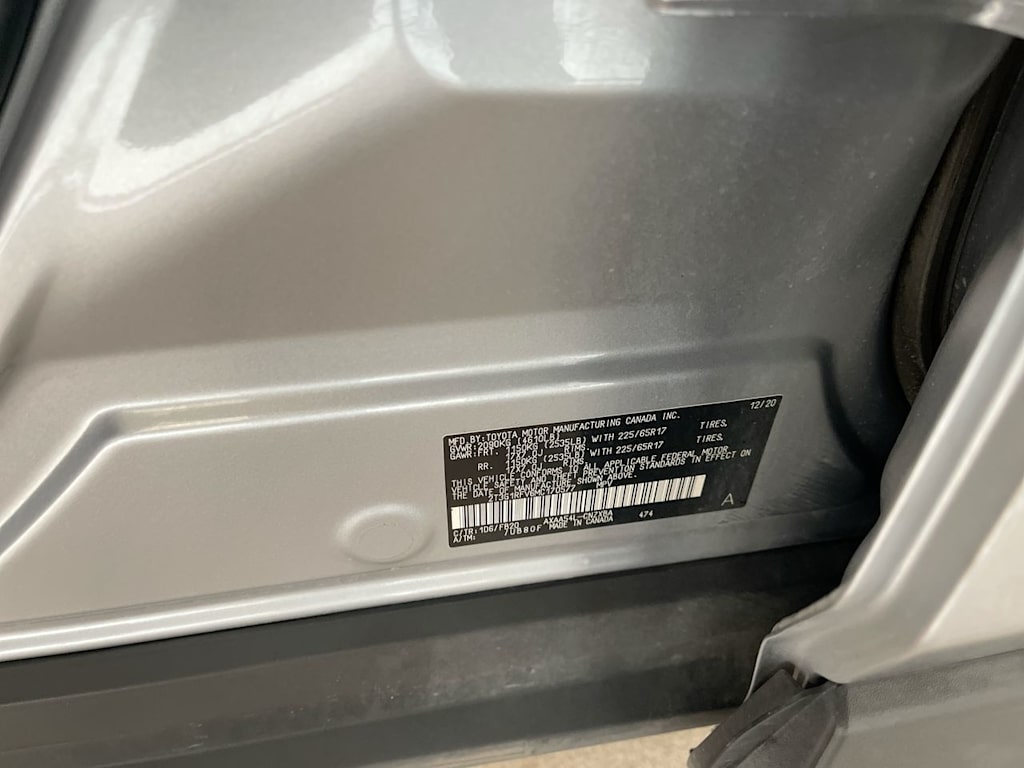 Thumbnail: 2021 Toyota RAV4 - 17