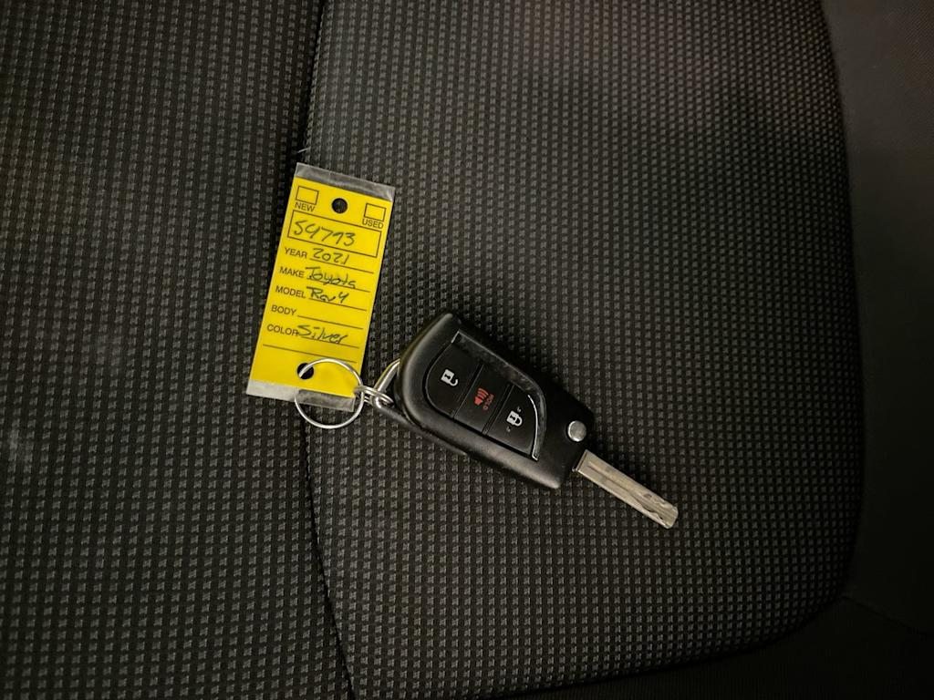 Thumbnail: 2021 Toyota RAV4 - 16