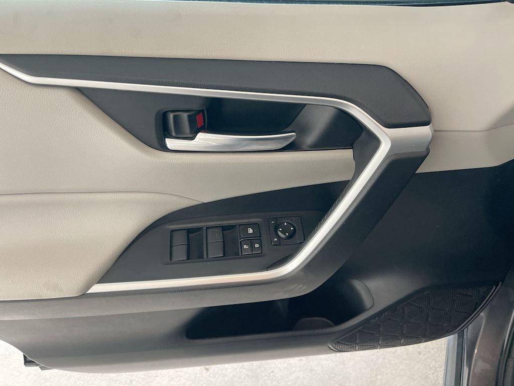 Thumbnail: 2021 Toyota RAV4 - 23