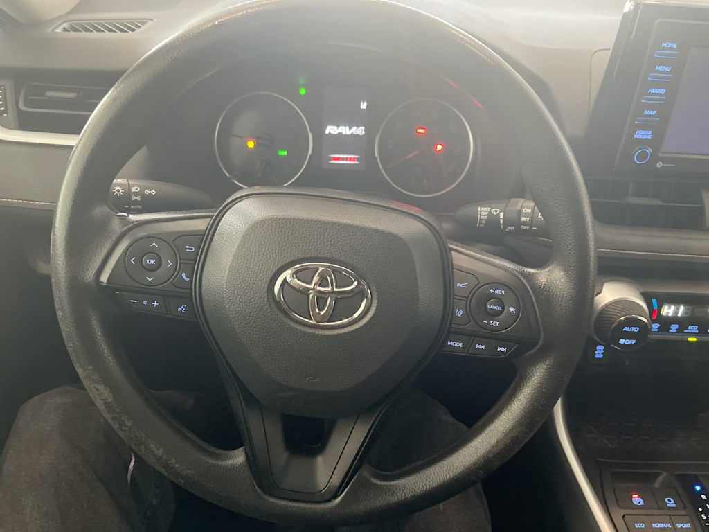 2022 Toyota RAV4 XLE 2