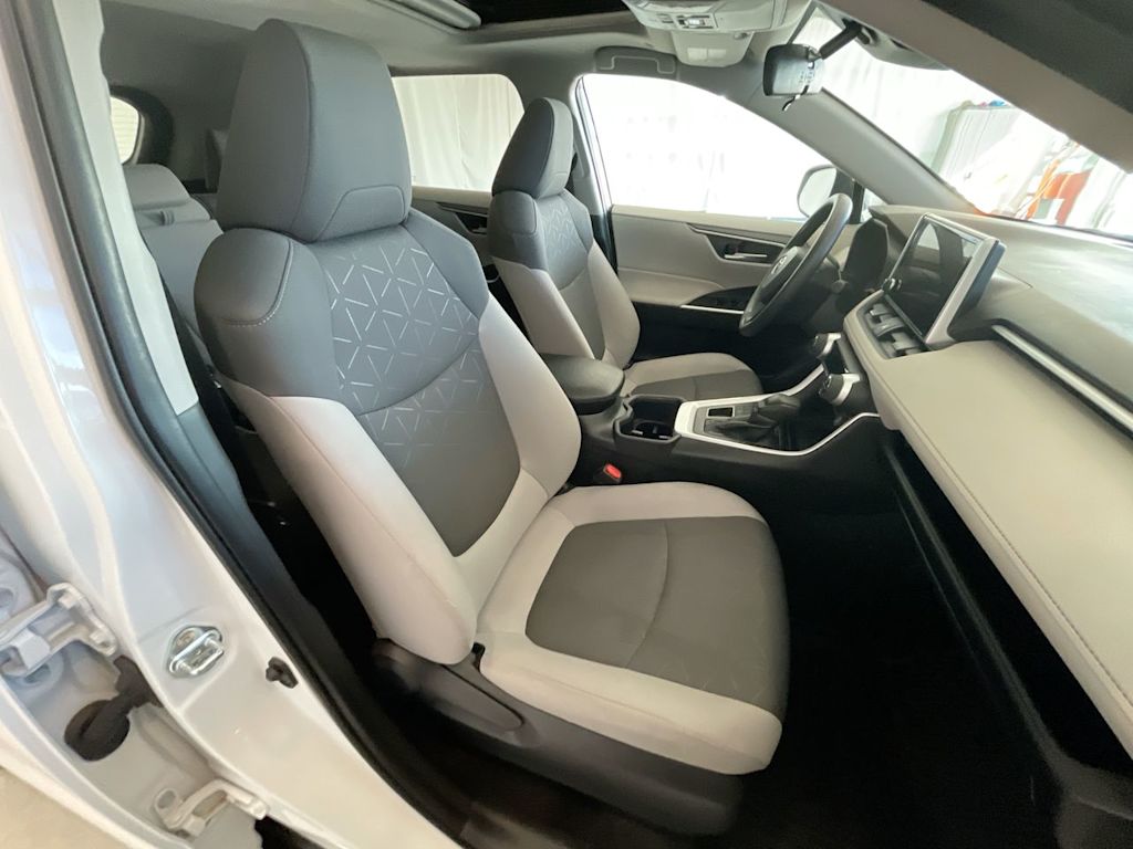 Thumbnail: 2025 Toyota RAV4 - 27